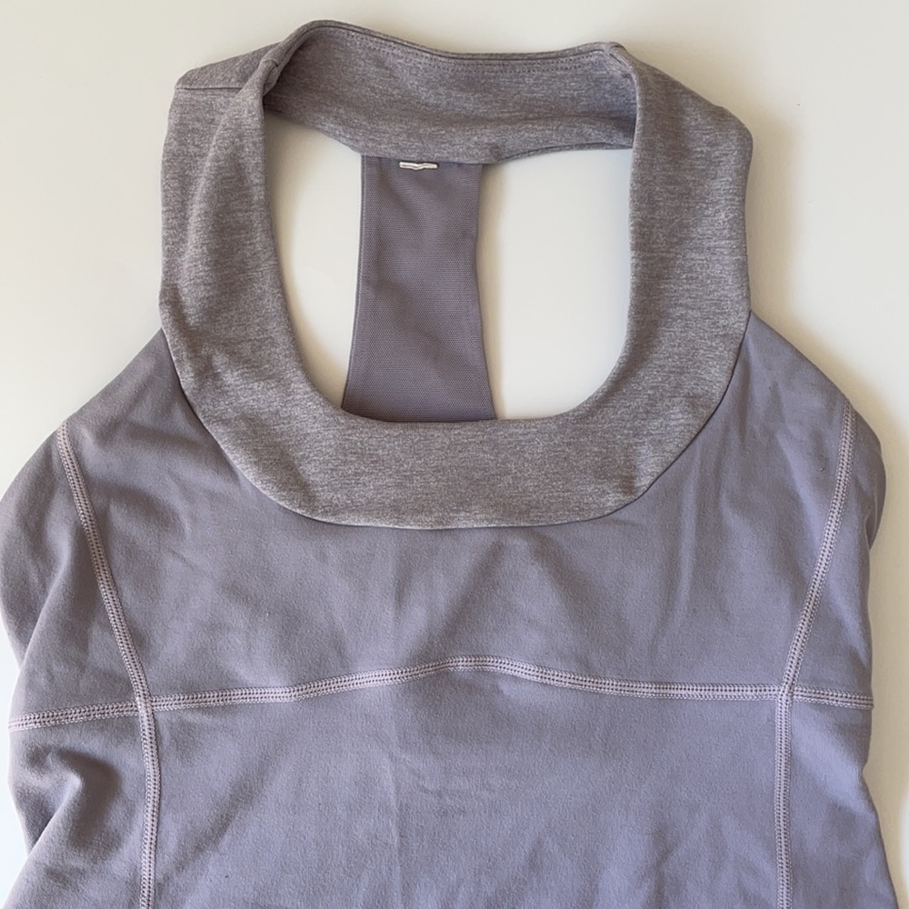 Lululemon adorable sports top with built in bra!
